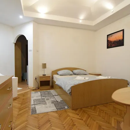 Over The * Bukareszt