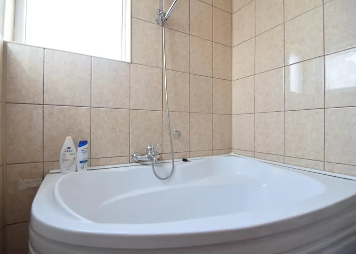 Over The アパート ブカレスト